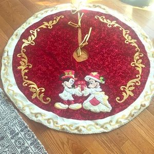 Disney Mickey & Minnie Christmas tree skirt